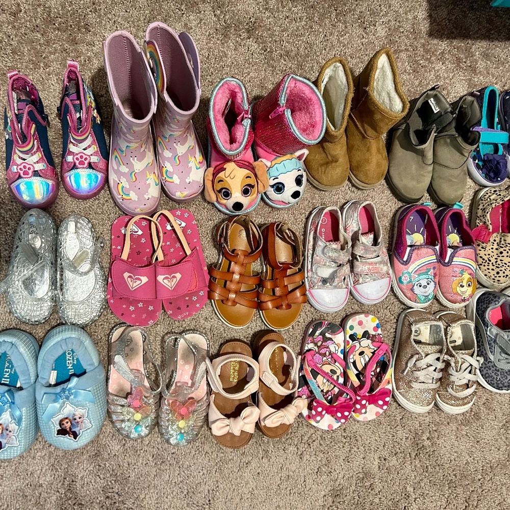 Lot of girls shoes and sandals 7